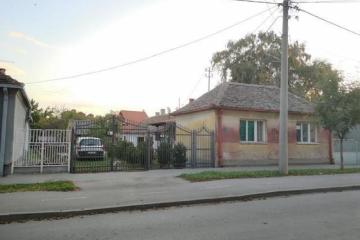 Kuća i gradjevinsko zemljište u centru Požarevca 