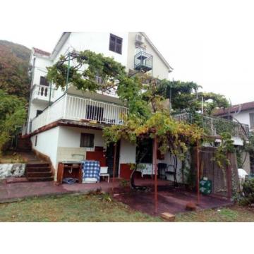 Dvojna kuća u Herceg Novom, mesto Kumbor, 200kv 