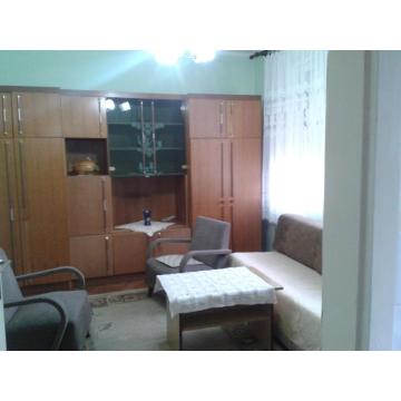 Prodajem namestaj , apatin , kuhinja