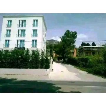 IZDAJEM APARTMAN OD 54 KVADRATA SA ODVOJENOM SOBOM SPAVACOM 