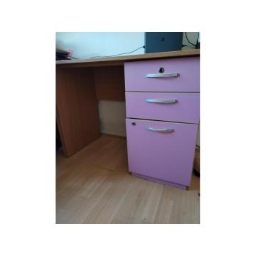 Prodajem radni sto i stolicu 