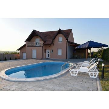 Kuca sa Bazenom i Djakuzijem-na dan ili vise