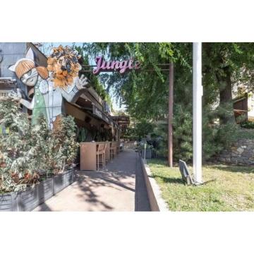 Caffe i igraonici Jungle u Žarkovu potrebni konobari i šankeri