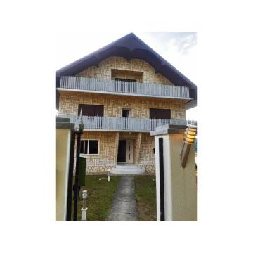 Prodaje se opremljenadvospratna  površine preko 300 kvadrata sa 4 ha zemlje 