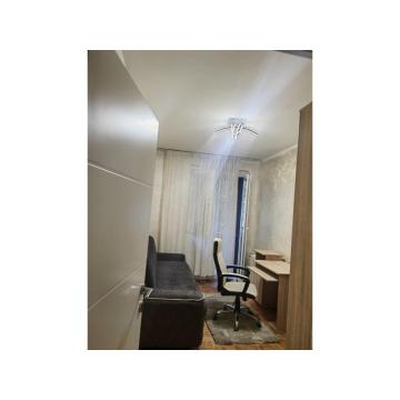 IZDAJEM SOBU ZA STUXENTE