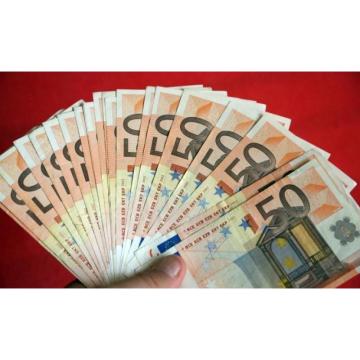 Pozdrav svima koji traže školski kredit ili kredit koji će vam pomoći u postizanju vaših različitih 