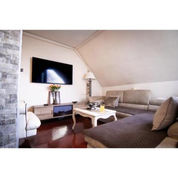 Banjica Bulevar oslobođenja Dupleks četvorosoban stan sa 3 terase 