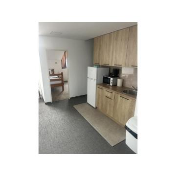 Izdajem sobe u Borči - hostelski tip smeštaja