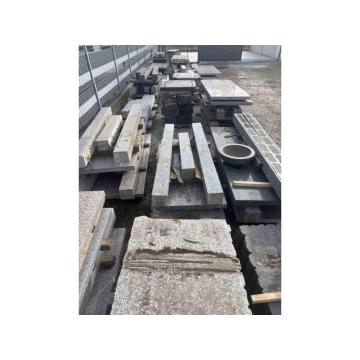 Na prodaju 30 m3 granitnih ploca, stubova 