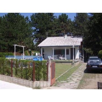 Odmor na Dunavu u borovoj šumi, povoljno