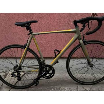 Prodajem drumski-trkački bicikl, u pitanju je Eclipse 4.0 